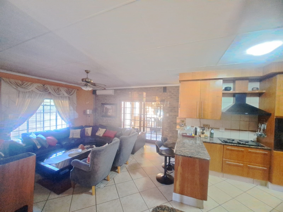 3 Bedroom Property for Sale in Heuwelsig North West